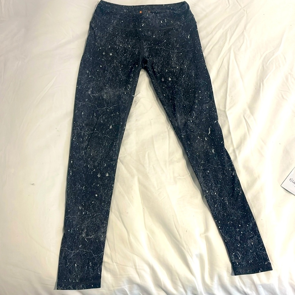 Lucy Regular Legging in Black Spacdeye color